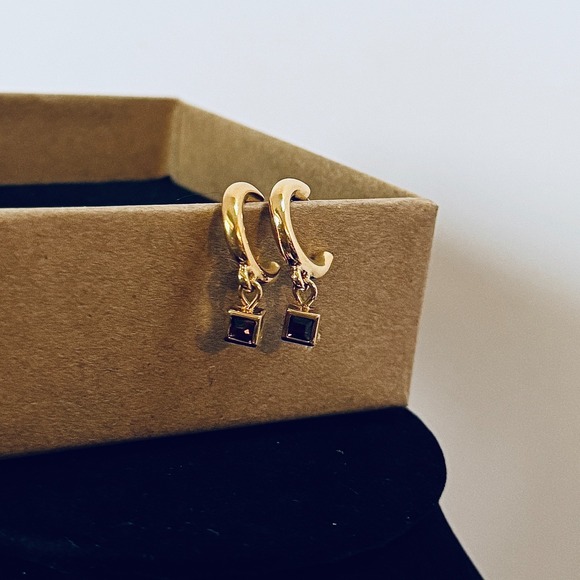 Monet Gold Tone Hoop Drop Earrings Square Garnet Red Stone‎ Dangle Vintage Class - Picture 7 of 8